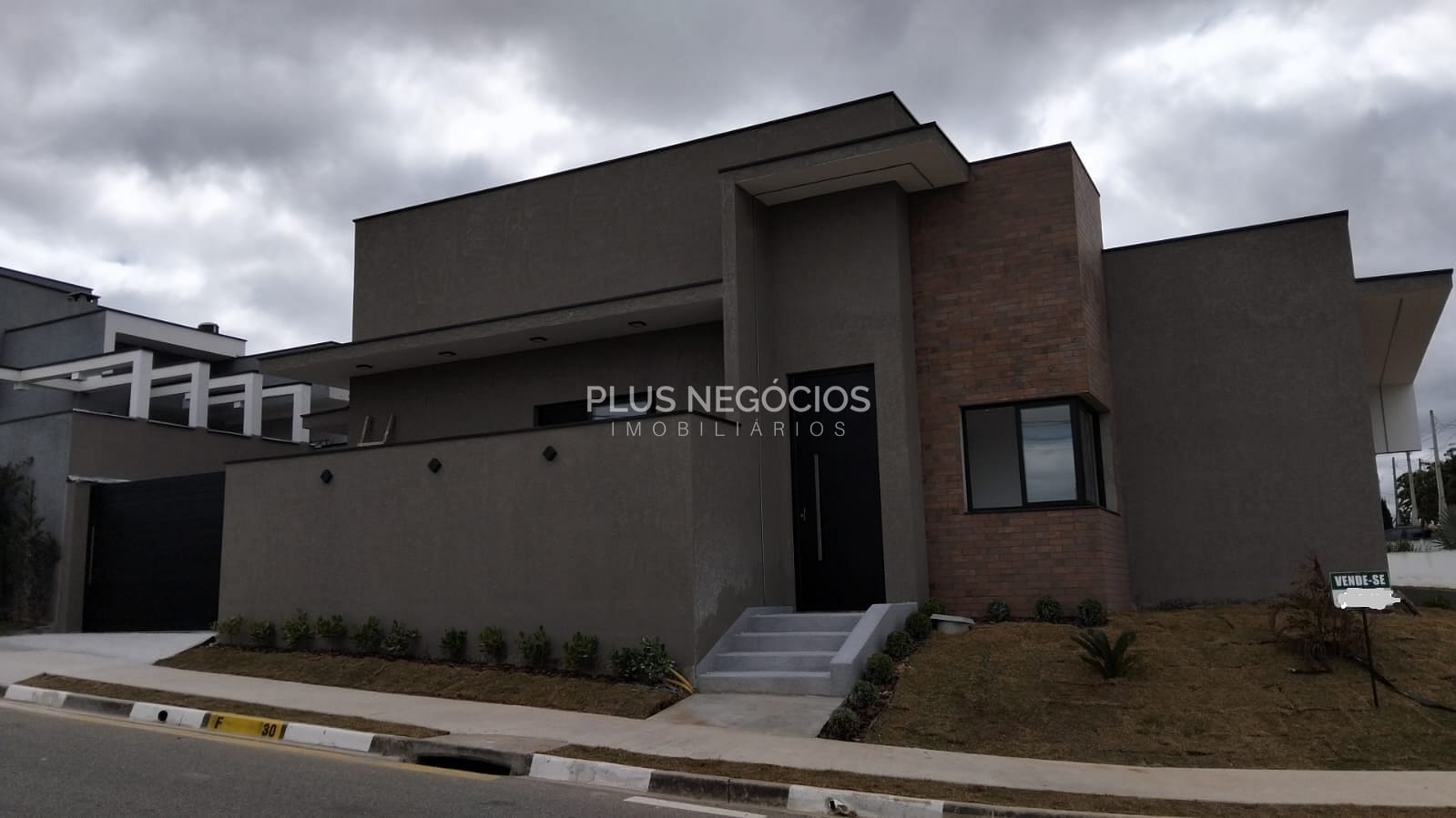 Casa à venda com 3 quartos, 115m² - Foto 1