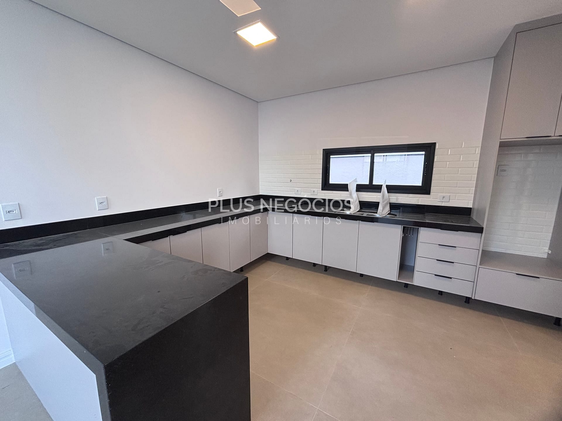 Casa à venda com 3 quartos, 244m² - Foto 24