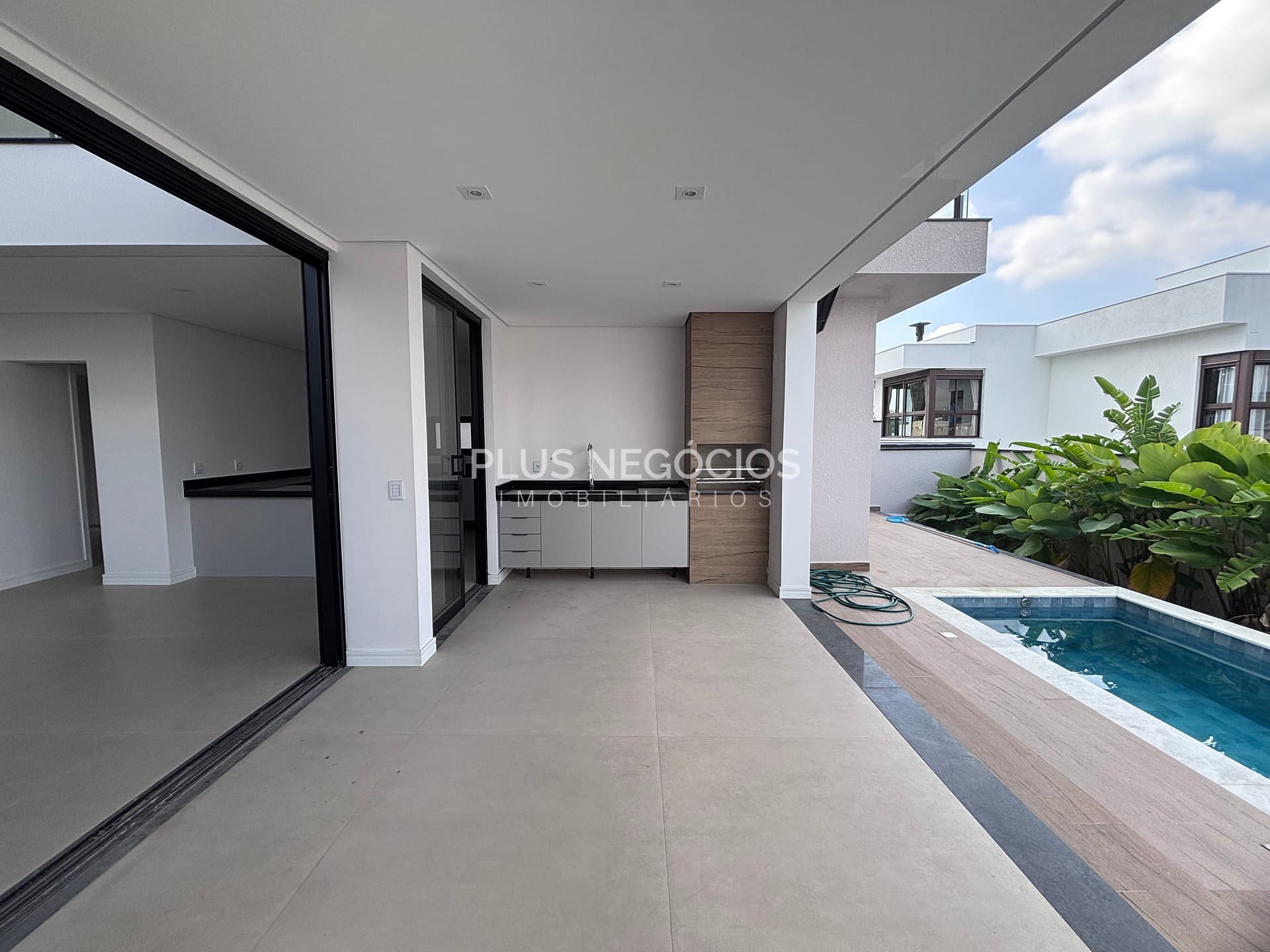 Casa à venda com 3 quartos, 244m² - Foto 47