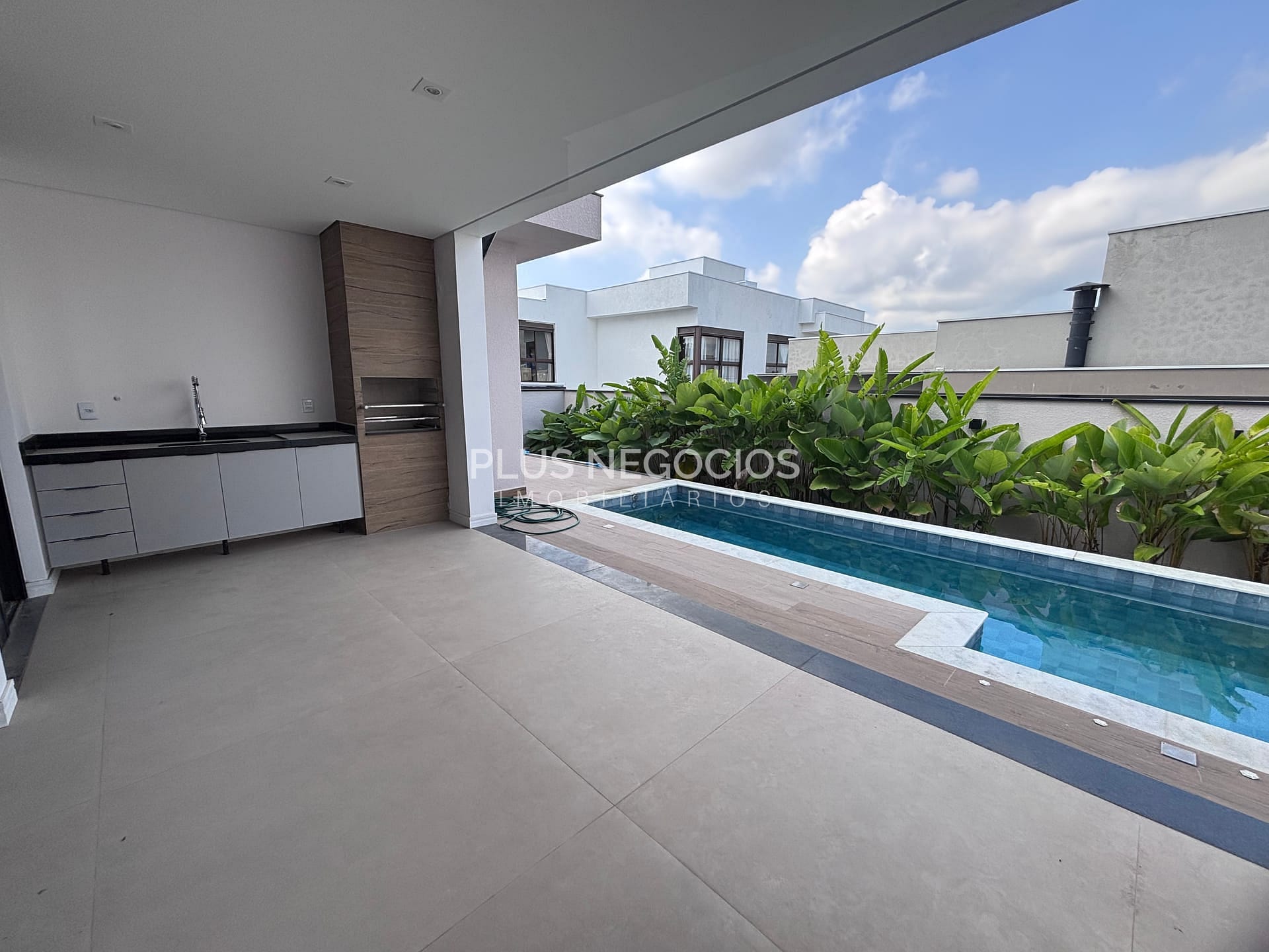 Casa à venda com 3 quartos, 244m² - Foto 7