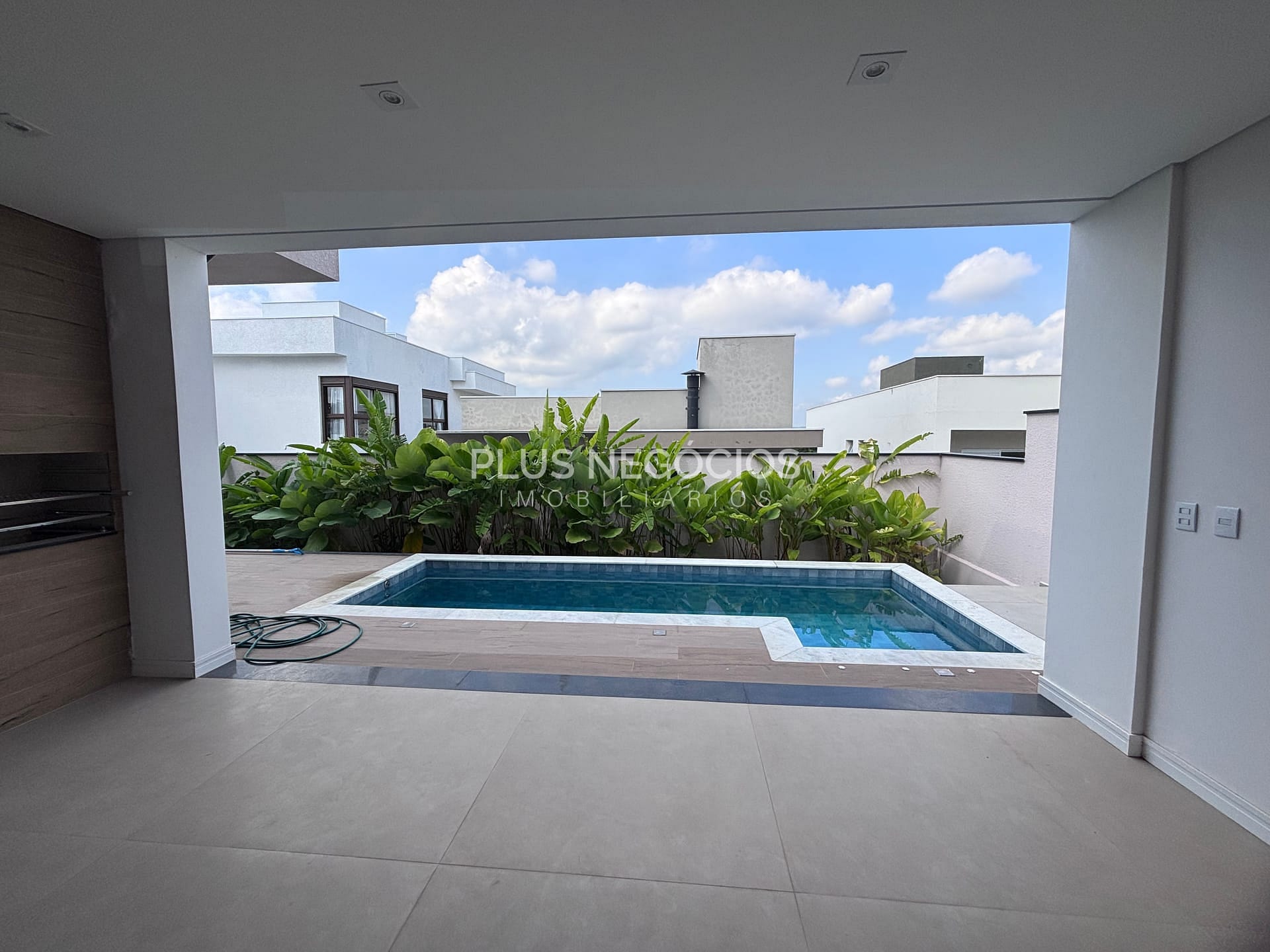 Casa à venda com 3 quartos, 244m² - Foto 8