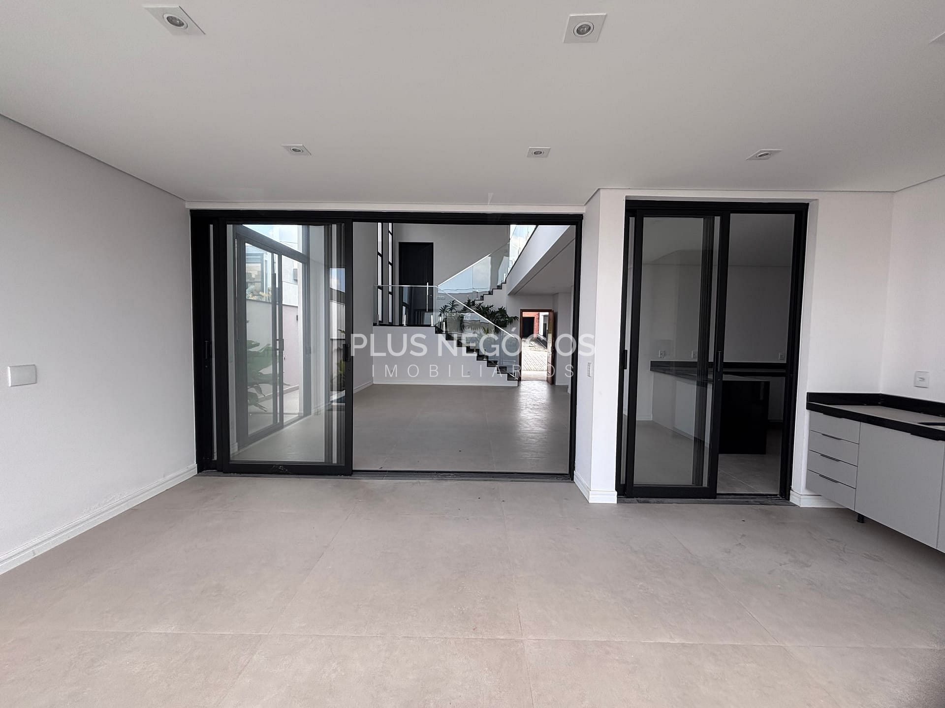 Casa à venda com 3 quartos, 244m² - Foto 9
