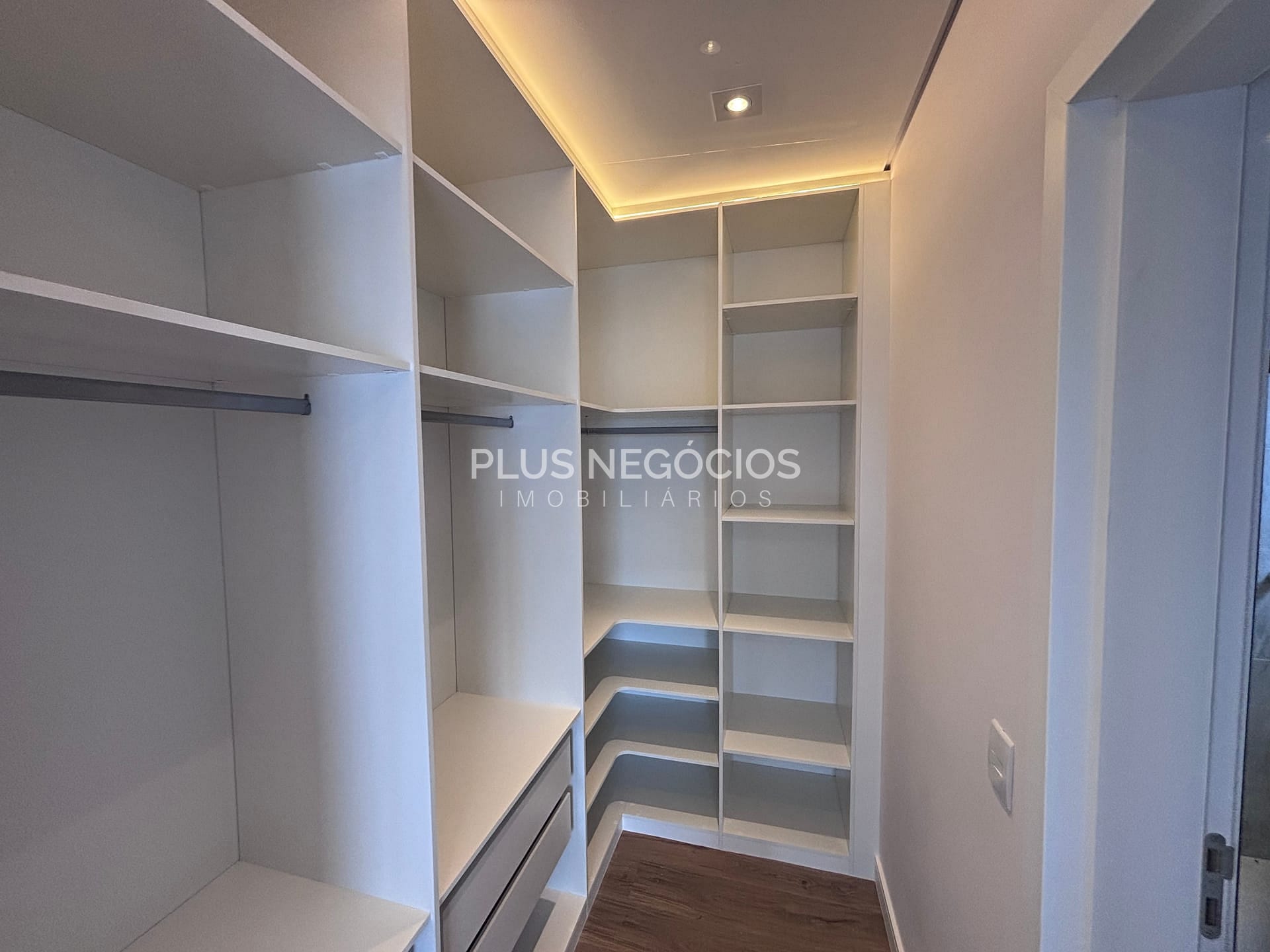 Casa à venda com 3 quartos, 244m² - Foto 15