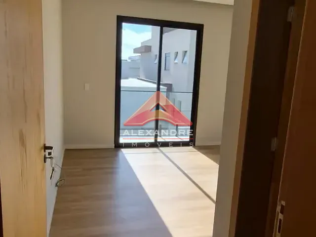 Casa com 250m² 3 quartos e 3 banheiros, à venda, no bairro Eugênio de Mello em São José dos Campos