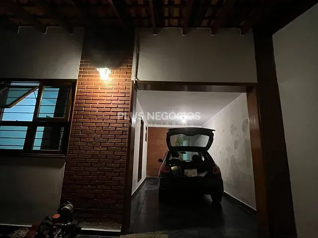 Casa com 250m² 2 quartos e 2 banheiros, à venda, no bairro Jardim Itanguá em Sorocaba