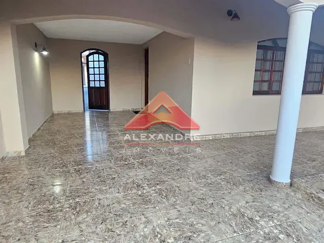 Casa com 300m² 3 quartos e 1 banheiro, para alugar, no bairro Vila Industrial em São José dos Campos