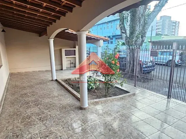 Casa com 300m² 3 quartos e 1 banheiro, para alugar, no bairro Vila Industrial em São José dos Campos