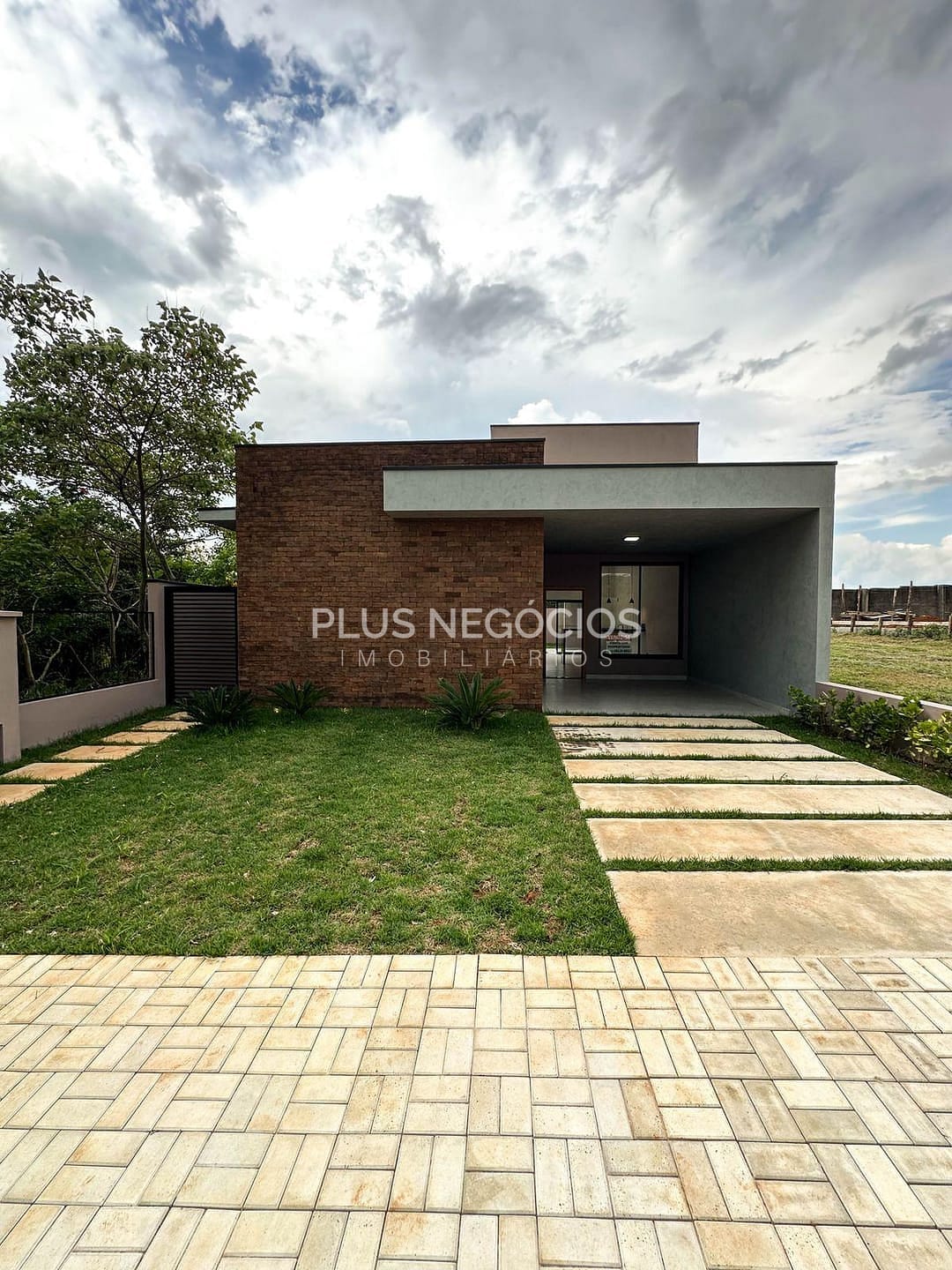 Casa à venda com 3 quartos, 110m² - Foto 1