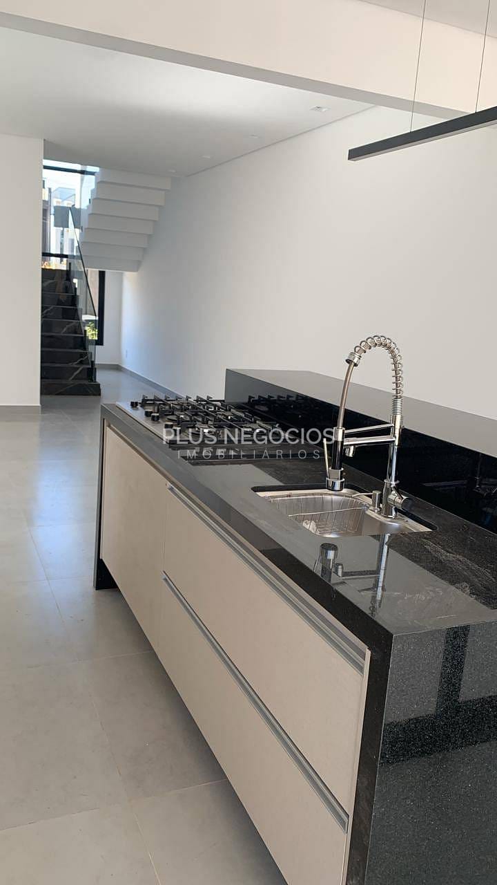 Casa à venda com 3 quartos, 218m² - Foto 6