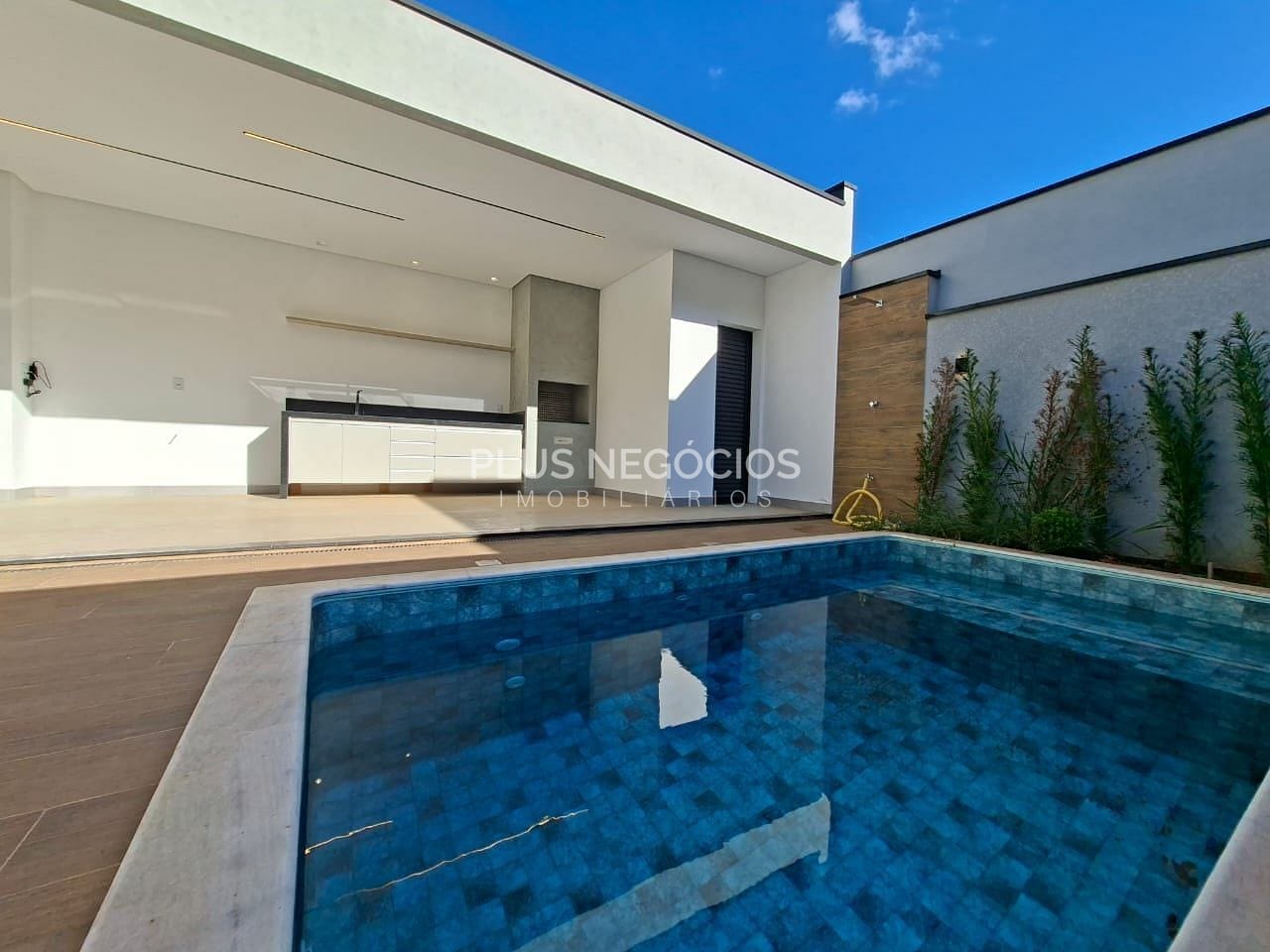 Casa, 3 quartos, 218 m² - Foto 1