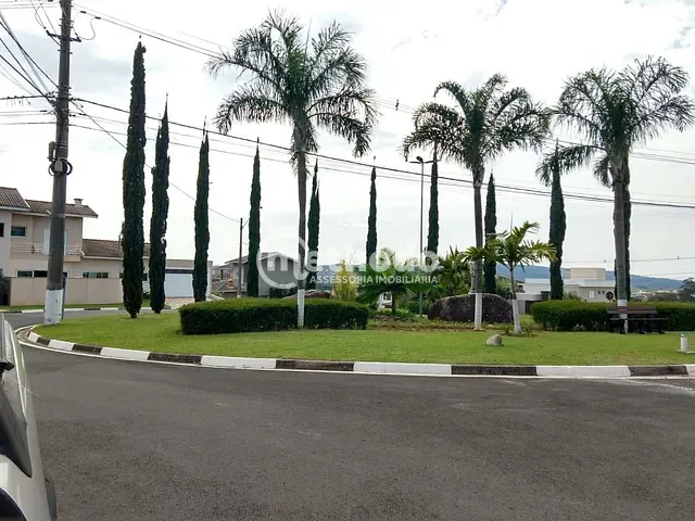 Casa com 300m² 3 quartos e 4 banheiros, à venda, no bairro Pinheirinho em Vinhedo