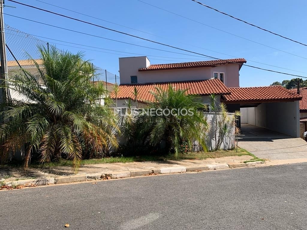 Casa à venda e aluguel com 4 quartos, 405m² - Foto 1