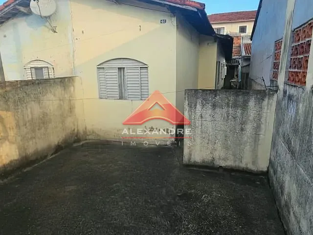 Casa 2 quartos e 2 banheiros, à venda, no bairro Vila Tesouro em São José dos Campos