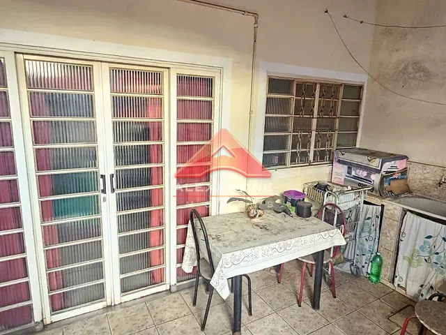 Casa 2 quartos e 1 banheiro, à venda, no bairro Vila Ester em São José dos Campos