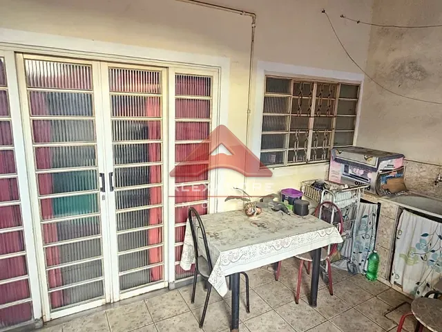 Casa 2 quartos e 1 banheiro, à venda, no bairro Vila Ester em São José dos Campos