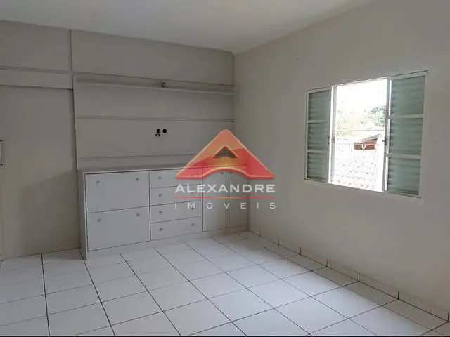 Casa 4 quartos e 1 banheiro, à venda, no bairro Jardim Del Rey em São José dos Campos