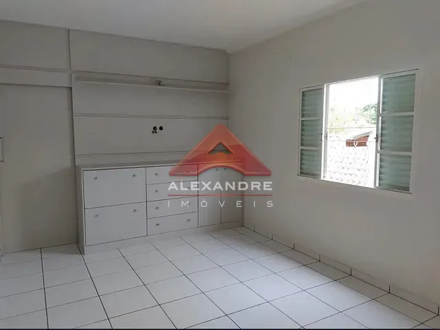 Casa 4 quartos e 1 banheiro, à venda, no bairro Jardim Del Rey em São José dos Campos