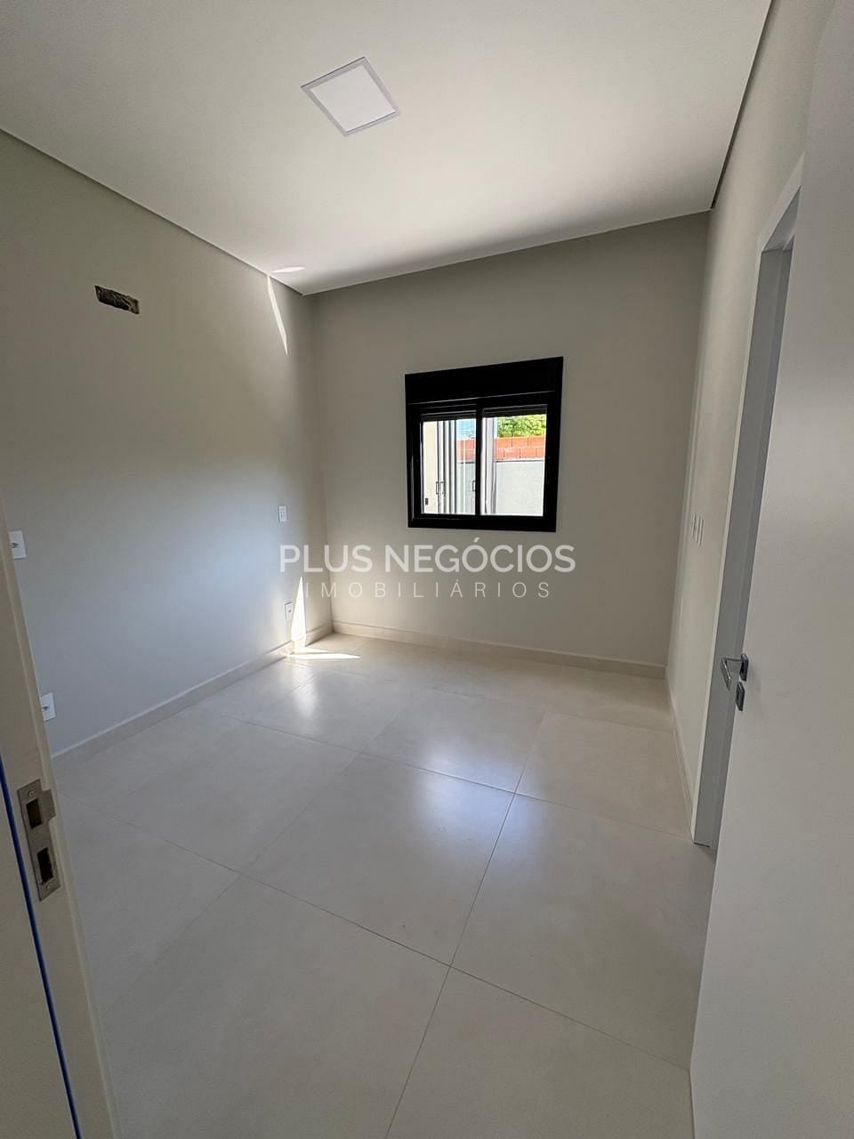 Casa à venda com 3 quartos, 155m² - Foto 2