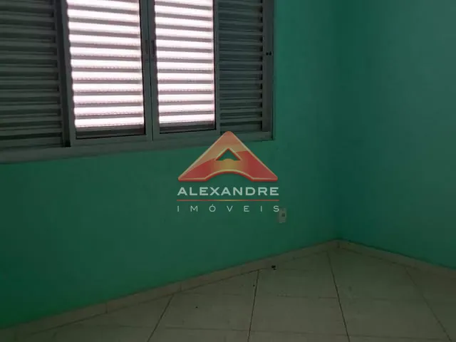 Casa 3 quartos e 1 banheiro, para alugar, no bairro Jardim Ismênia em São José dos Campos