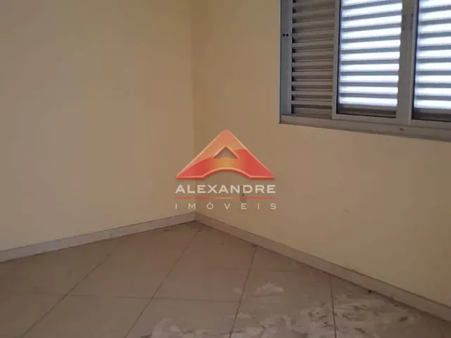 Casa 3 quartos e 1 banheiro, para alugar, no bairro Jardim Ismênia em São José dos Campos