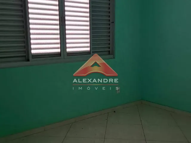 Casa 3 quartos e 1 banheiro, para alugar, no bairro Jardim Ismênia em São José dos Campos