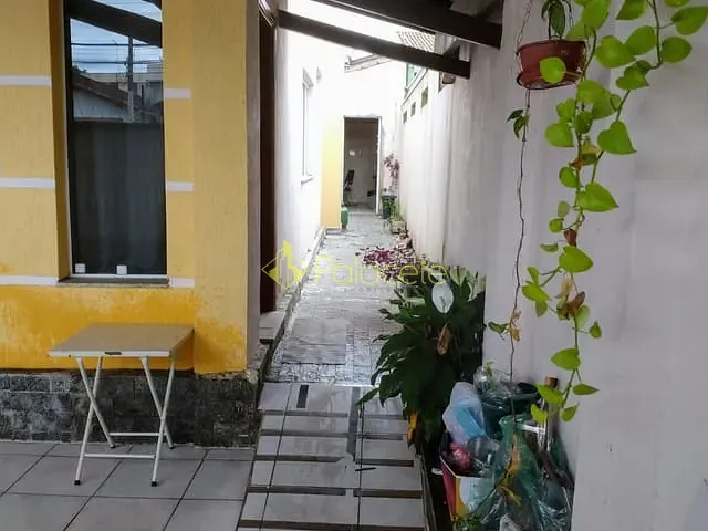 Casa com 300m² 4 quartos e 4 banheiros, à venda, no bairro São Benedito em Pindamonhangaba