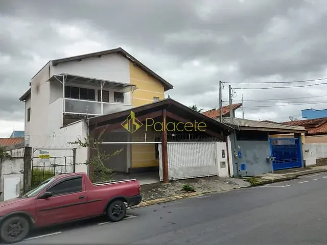 Casa com 300m² 4 quartos e 4 banheiros, à venda, no bairro São Benedito em Pindamonhangaba