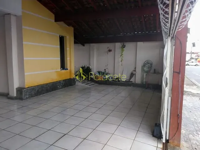 Casa com 300m² 4 quartos e 4 banheiros, à venda, no bairro São Benedito em Pindamonhangaba