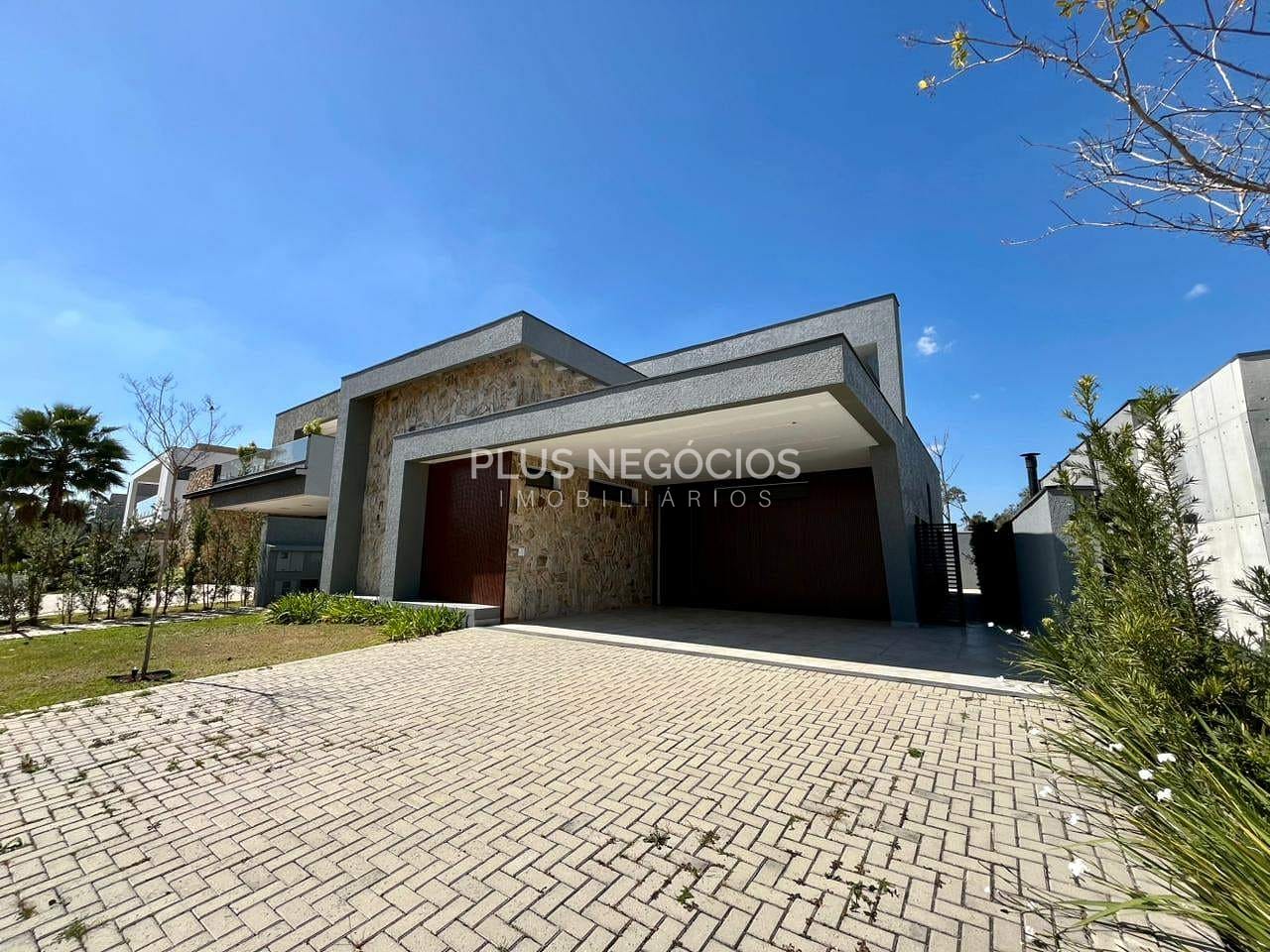 Casa à venda com 3 quartos, 243m² - Foto 2