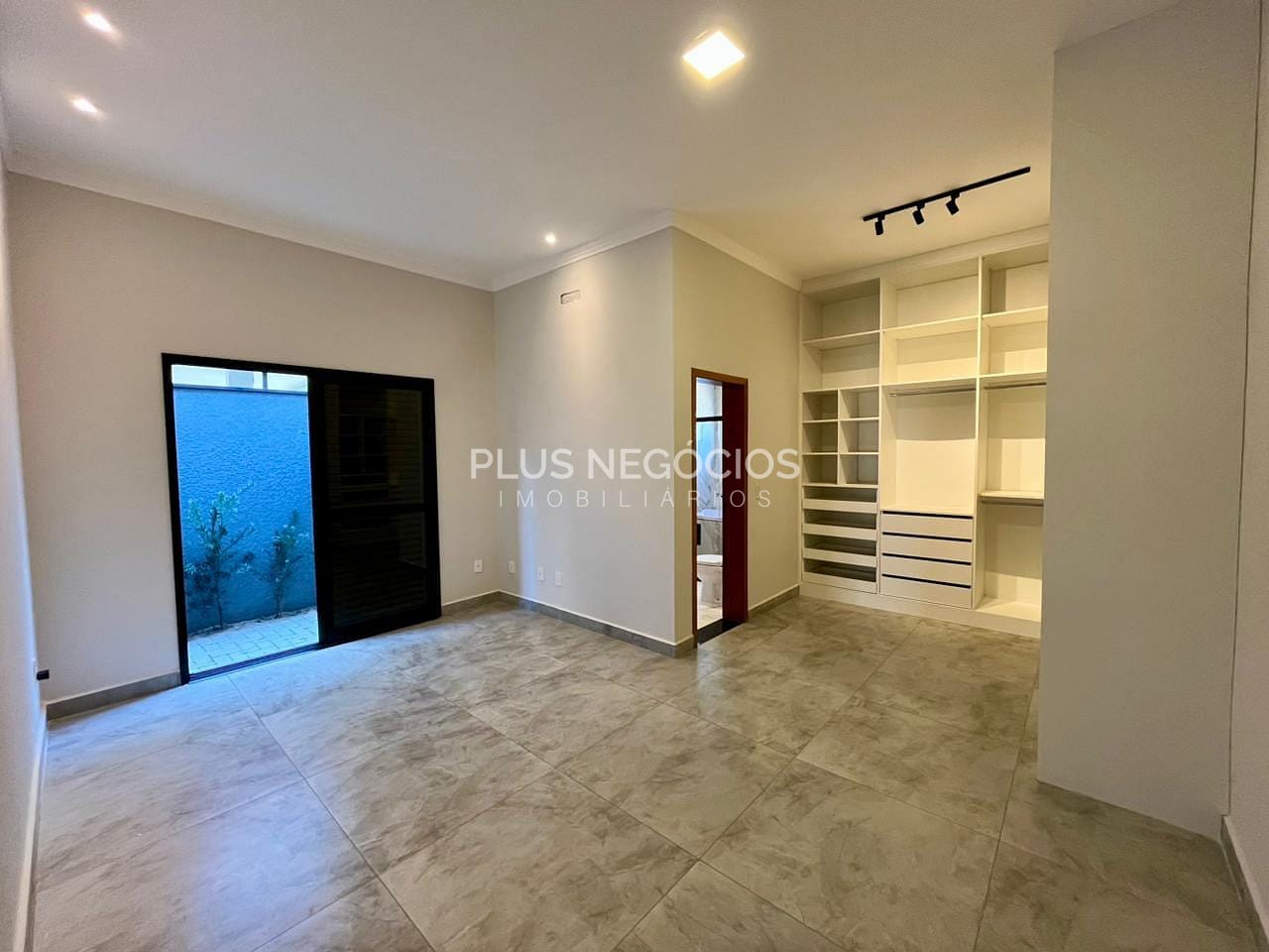 Casa à venda com 3 quartos, 243m² - Foto 28