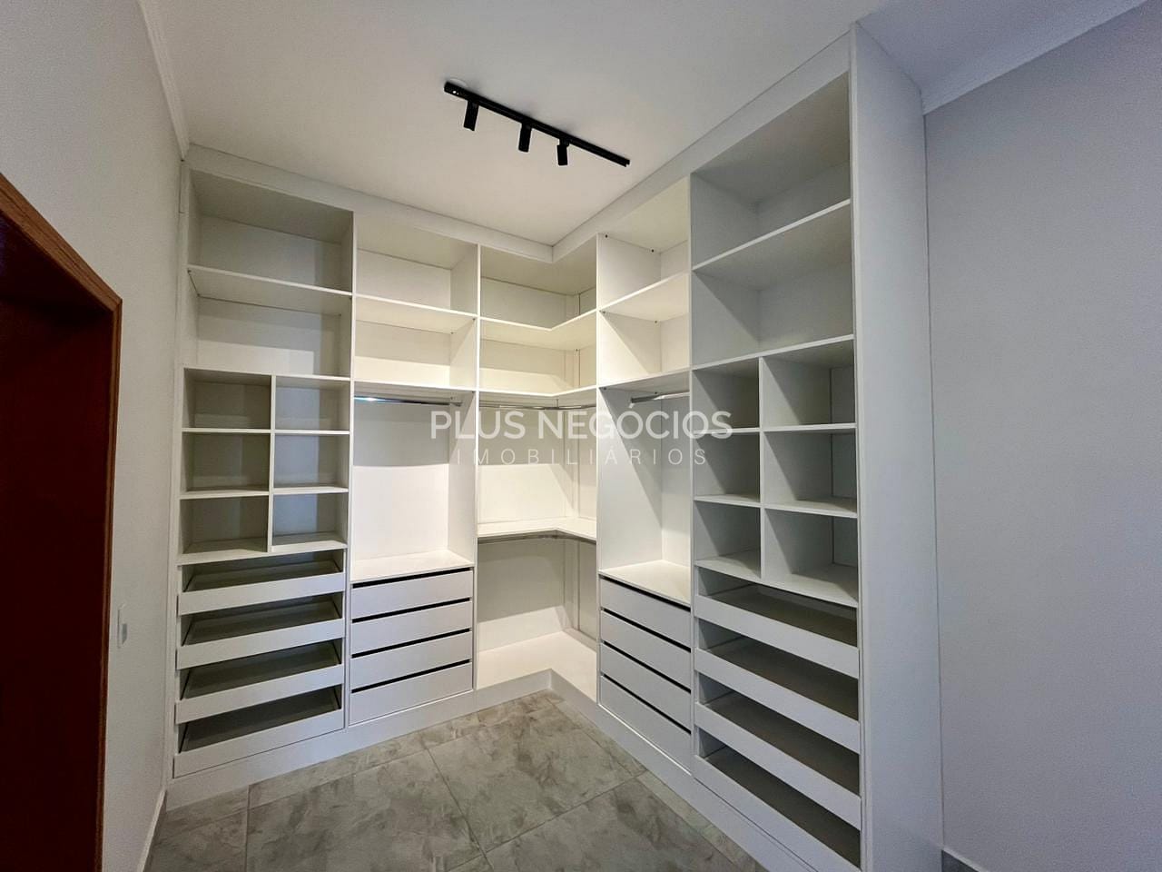 Casa à venda com 3 quartos, 243m² - Foto 30