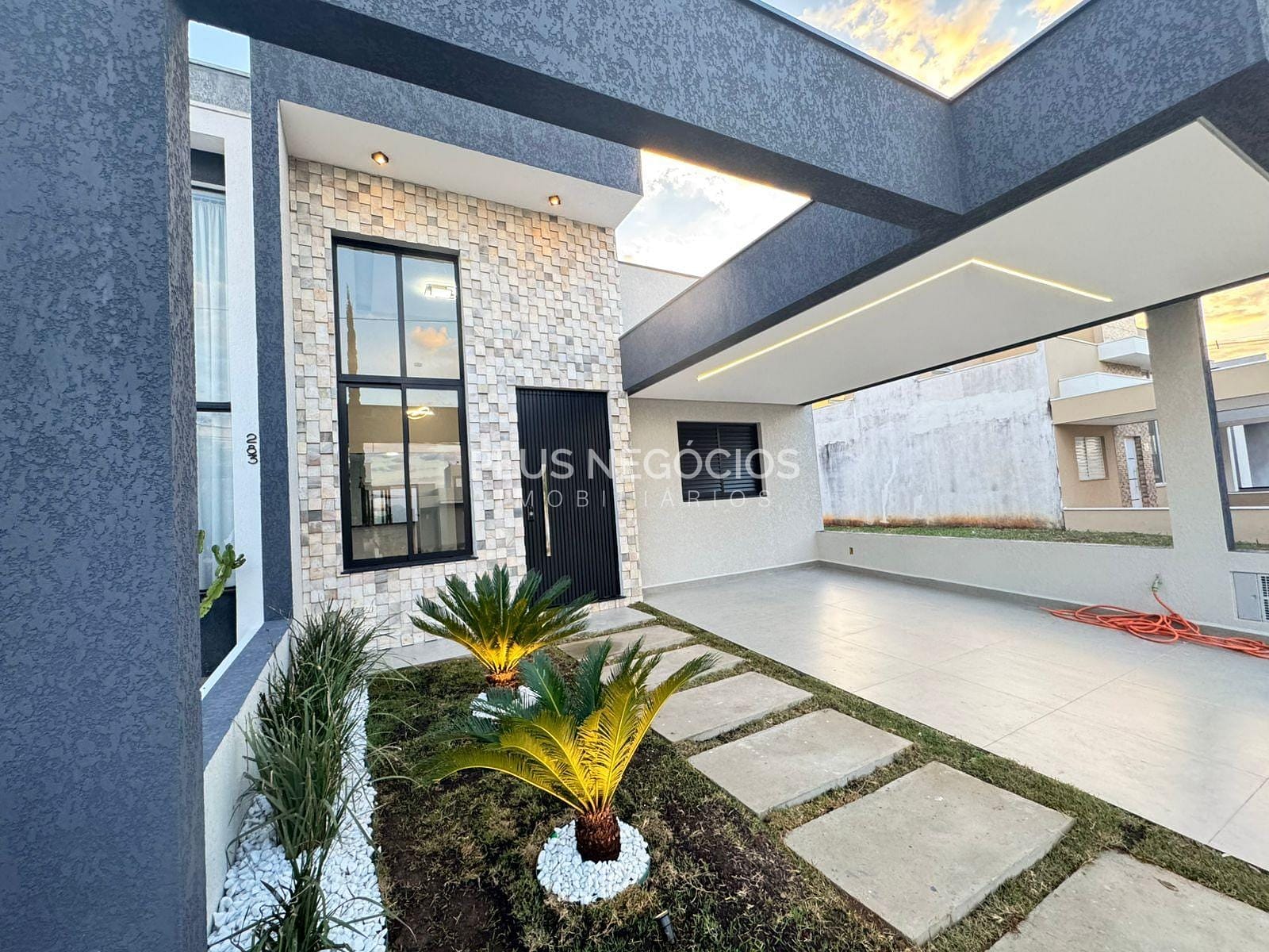 Casa à venda com 3 quartos, 115m² - Foto 1