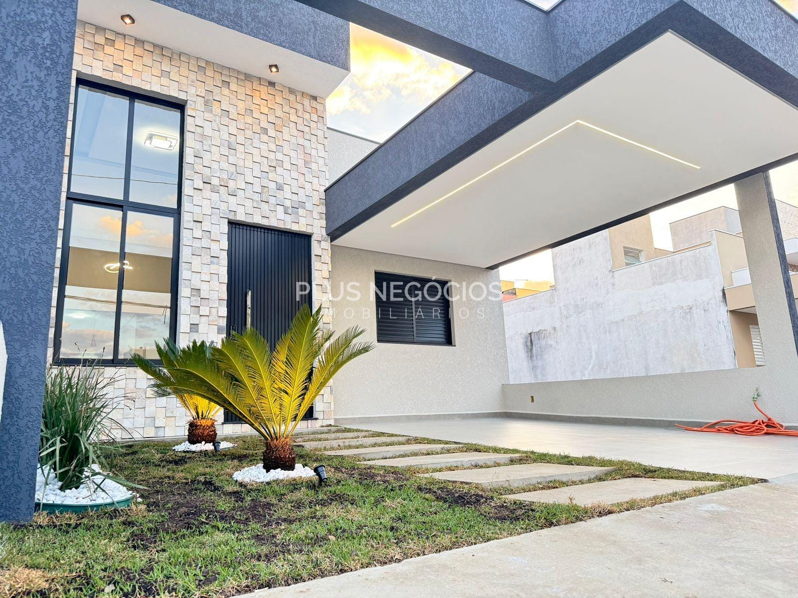 Casa à venda com 3 quartos, 115m² - Foto 2