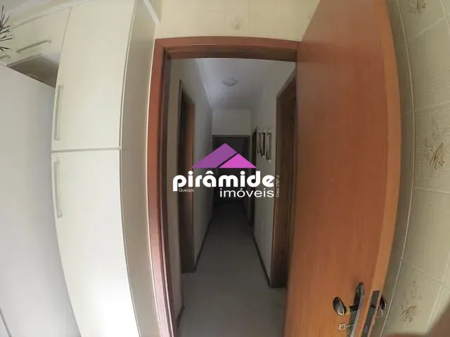 Casa com 250m² 2 quartos e 3 banheiros, à venda, no bairro Bosque dos Eucaliptos em São José dos Campos