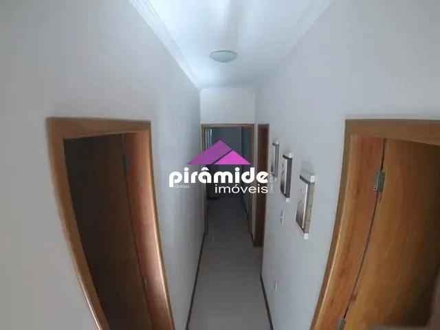Casa com 250m² 2 quartos e 3 banheiros, à venda, no bairro Bosque dos Eucaliptos em São José dos Campos