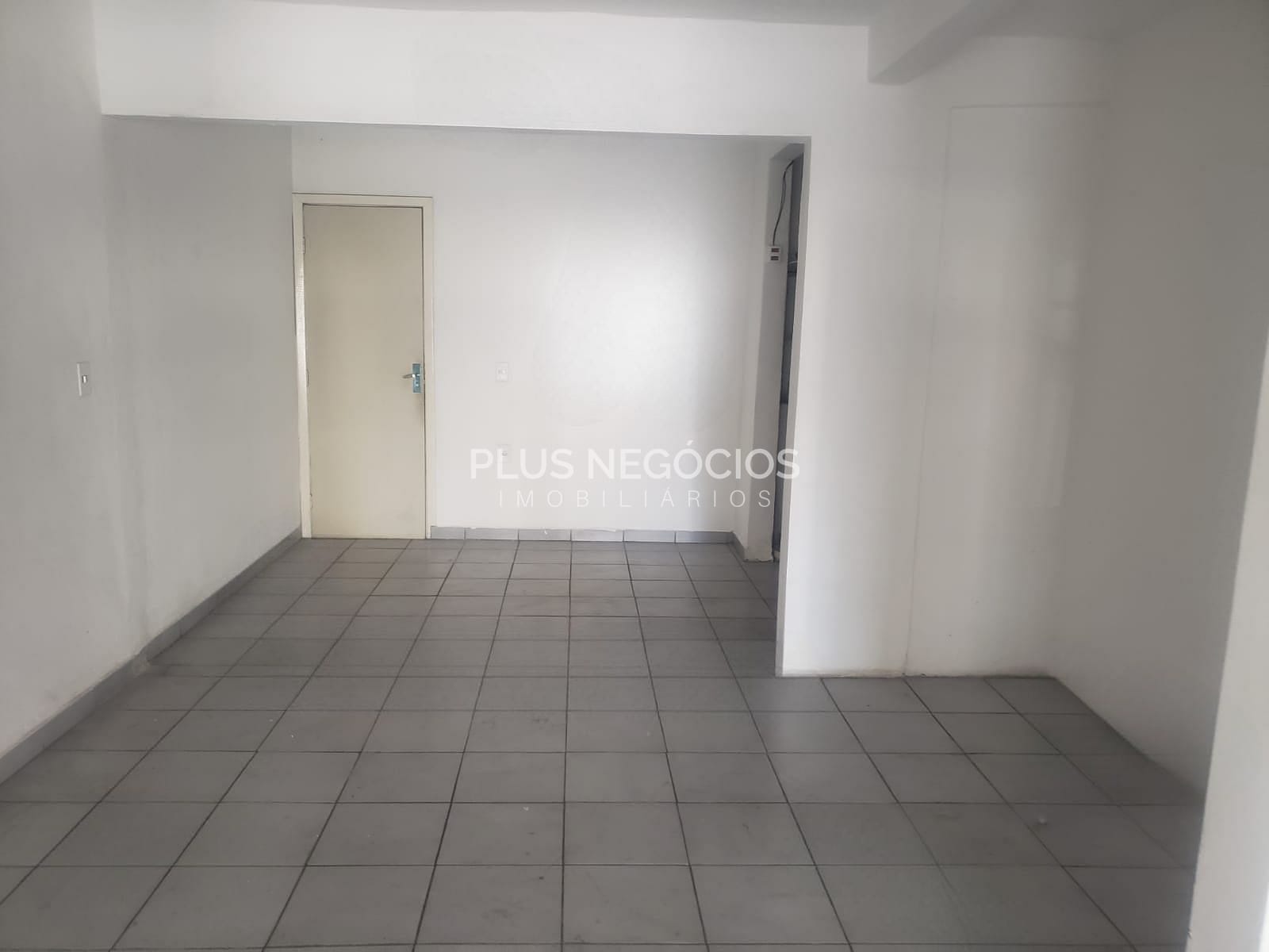 Casa à venda com 1 quarto, 200m² - Foto 3