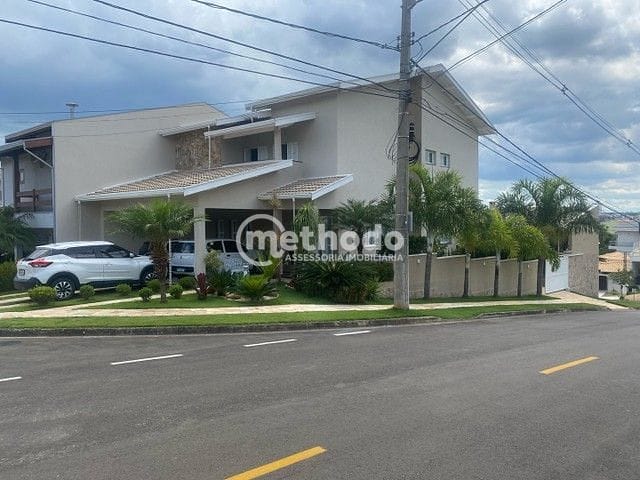 Casa, 3 quartos, 327 m² - Foto 1