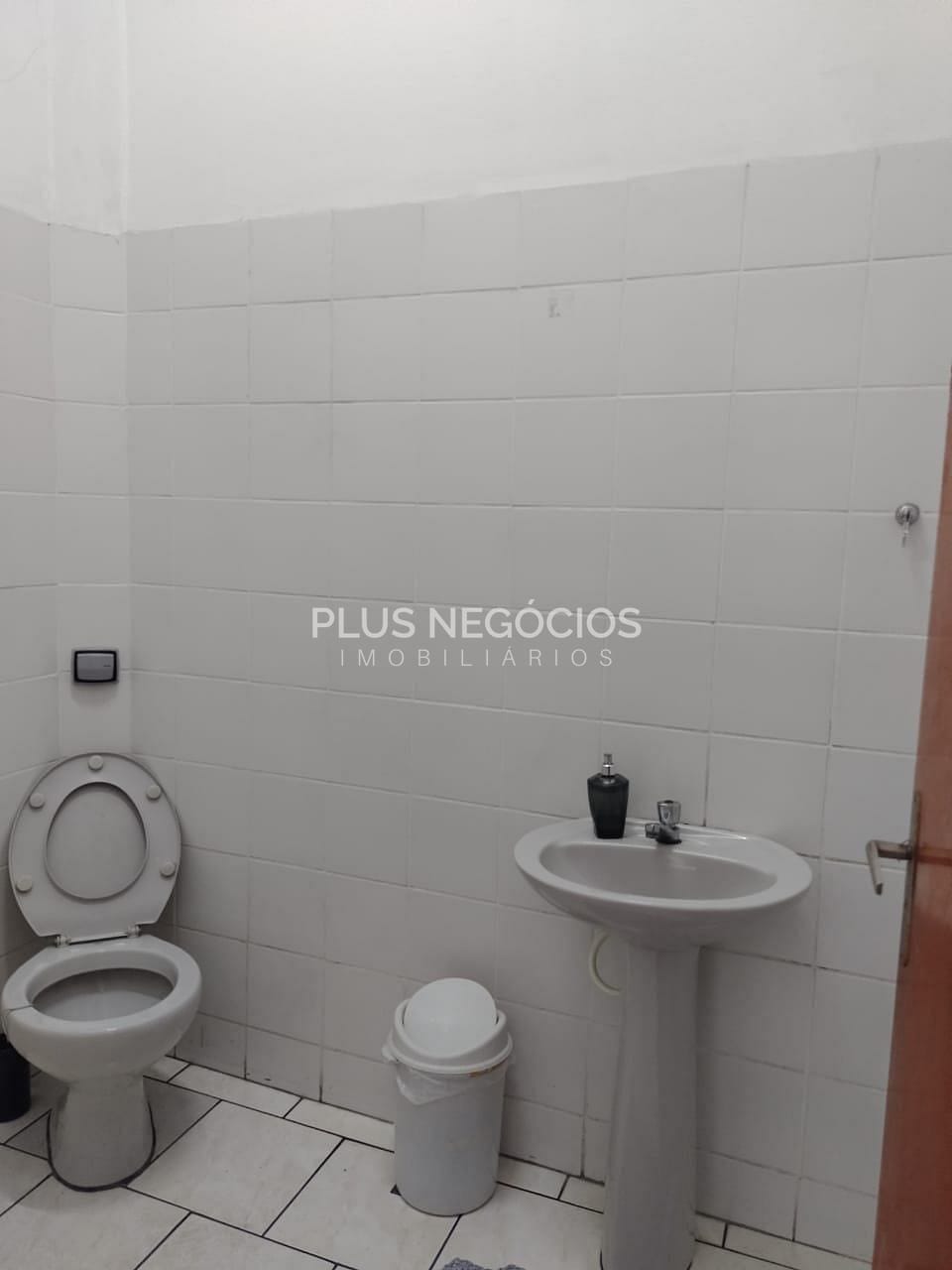 Casa para alugar com 1 quarto, 90m² - Foto 9