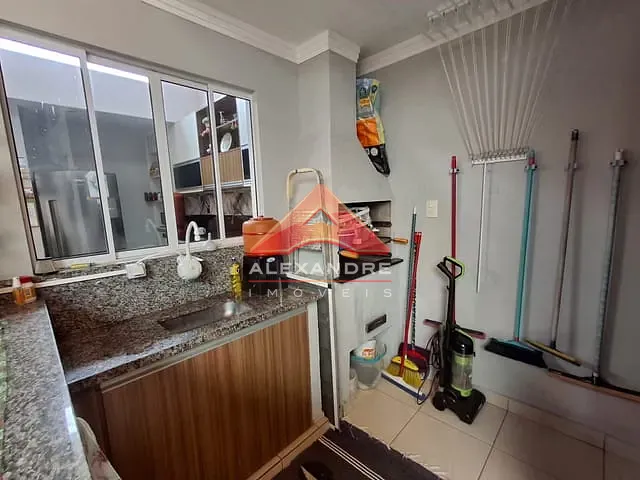 Casa 2 quartos e 2 banheiros, à venda, no bairro Eugênio de Mello em São José dos Campos