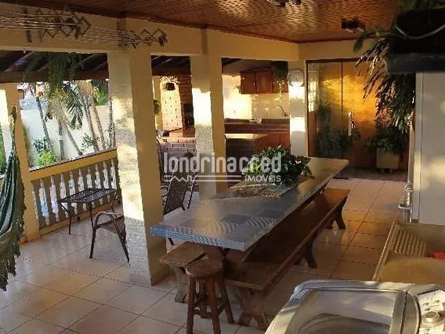 Casa à venda, no bairro Jardim Planalto em Ibiporã