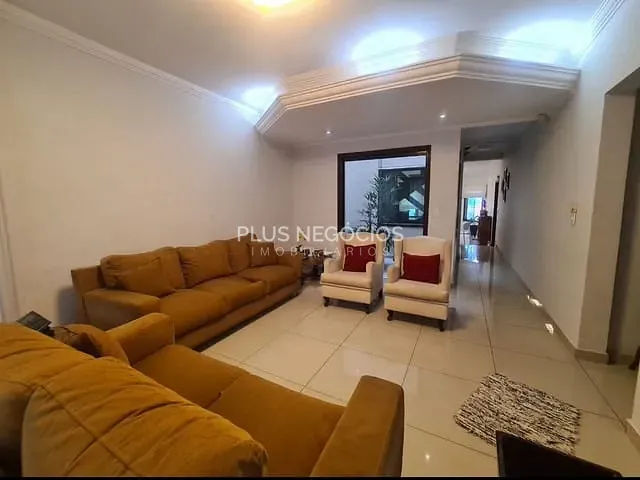 Casa com 300m² 3 quartos e 5 banheiros, à venda, no bairro Iporanga em Sorocaba