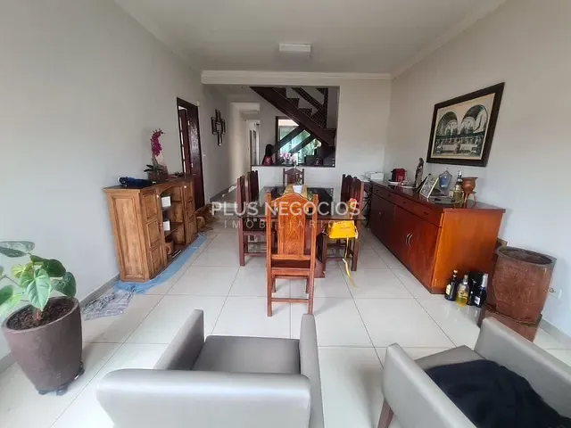 Casa com 300m² 3 quartos e 5 banheiros, à venda, no bairro Iporanga em Sorocaba