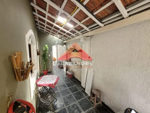 Casa 3 quartos e 2 banheiros, à venda, no bairro Vila Tesouro em São José dos Campos
