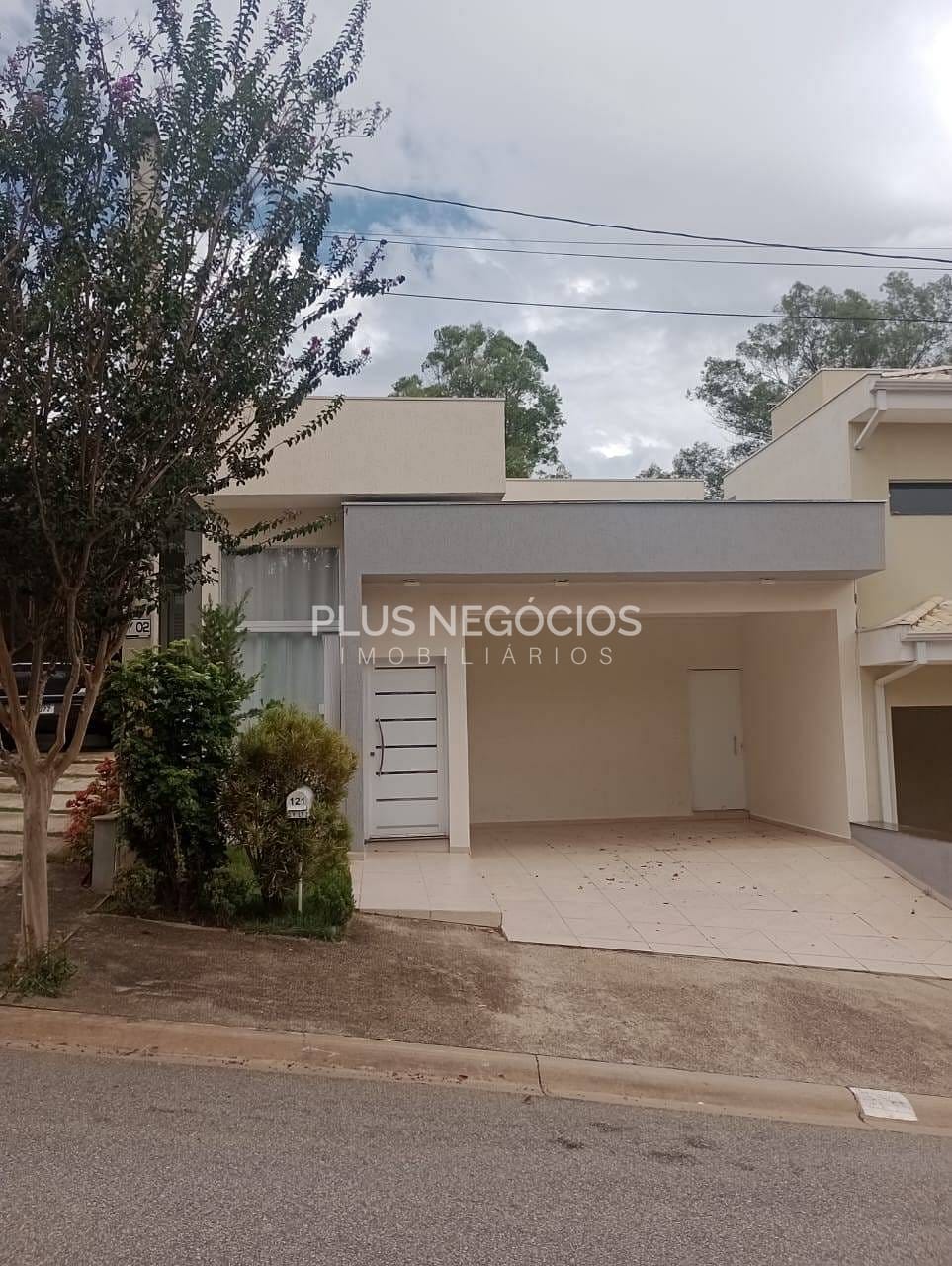Casa à venda com 3 quartos, 136m² - Foto 1