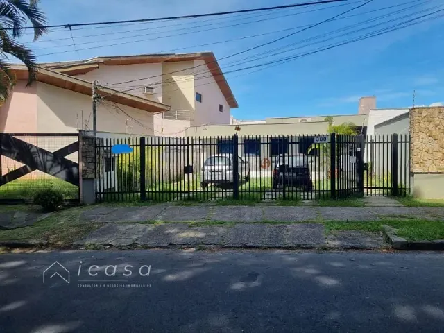 Casa com 796m² 8 quartos e 4 banheiros, à venda, no bairro Jardim das Nações em Taubaté