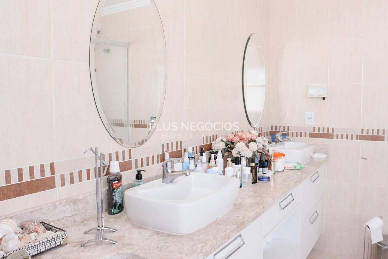 Casa à venda com 3 quartos, 310m² - Foto 28