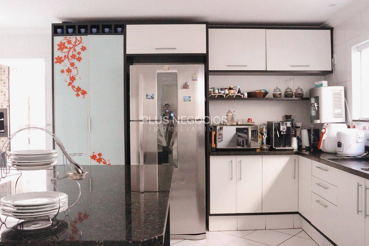 Casa à venda com 3 quartos, 310m² - Foto 6