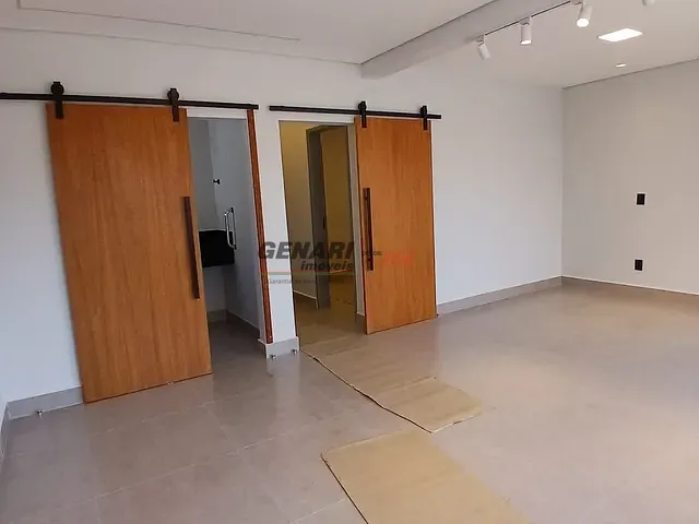 Casa com 140m², à venda ou para alugar, no bairro Centro em Indaiatuba