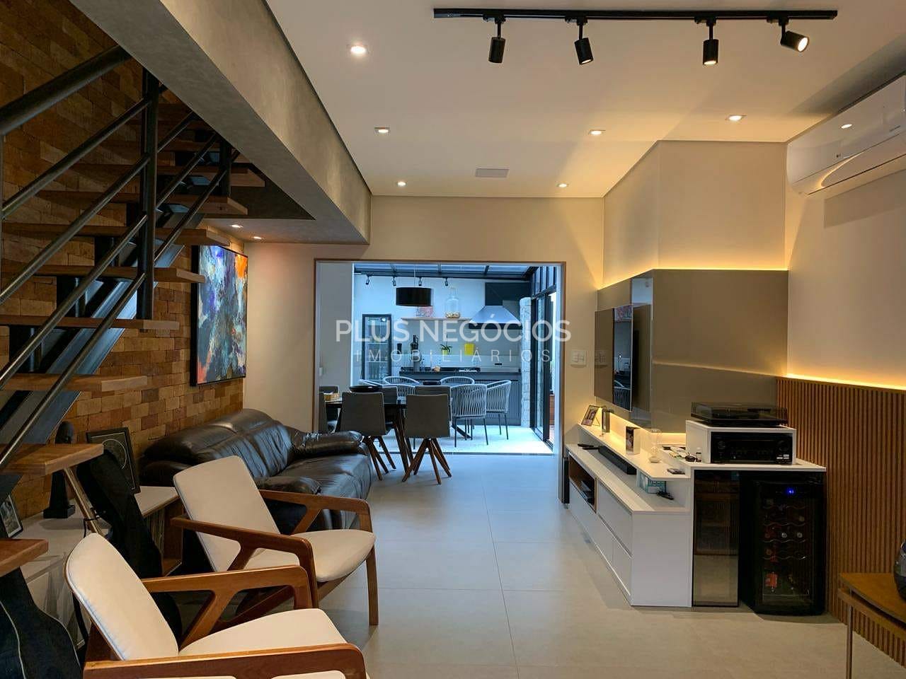 Casa à venda com 3 quartos, 136m² - Foto 2