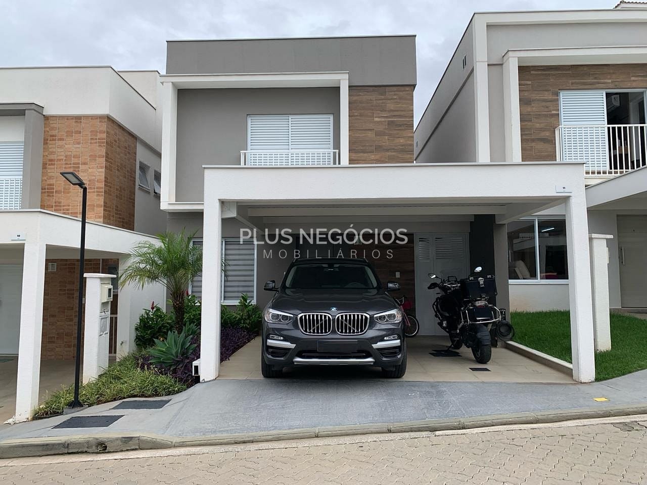 Casa à venda com 3 quartos, 136m² - Foto 1